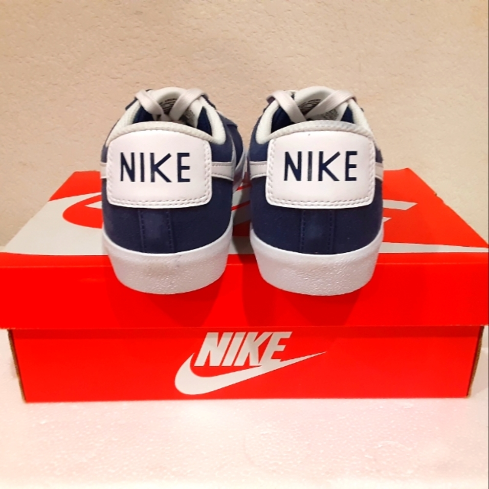 Nike - Picture 3 of 4